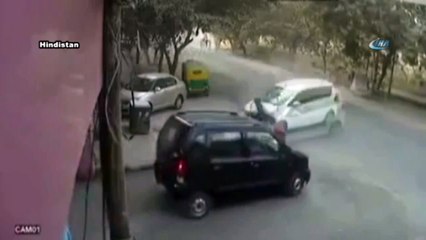 İki aracın arasında kaldı!