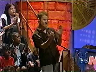 Justin Timberlake et Ryan Gosling jeunes chantent "Cry for you" à la TV