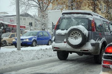 Reshjet e borës mbulojnë Prishtinën