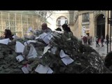 Napoli - Albero di Natale abbattuto in galleria (04.01.17)