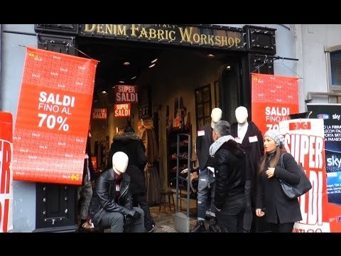 Napoli - Saldi slittano di tre giorni, commercianti protestano (03.01.17)