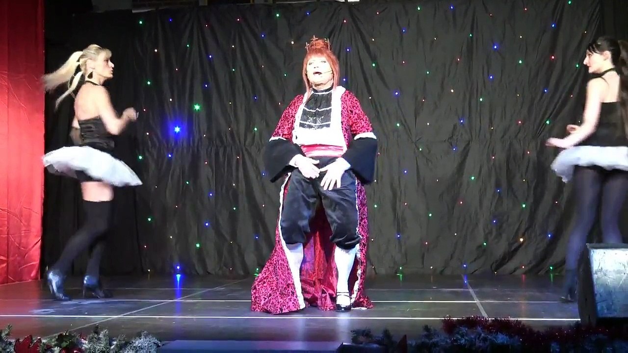 Le bourgmestre d’Estaimpuis a enfilé le costume de Mylène Farmer pour présenter ses vœux.