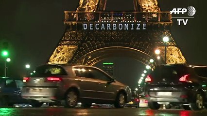 COP21_ Eiffel Tower carries environmental message[1]