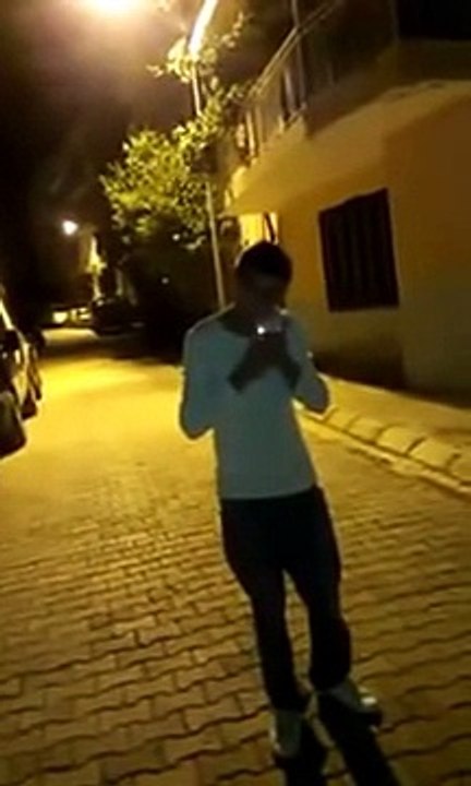 Patlayan Sigara Şakası .. Kopacaksiniz...! :)