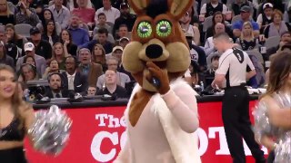 San Antonio Spurs Mascot Mocks Mariah Carey's New Years Eve Performance - 2016-17 NBA Season