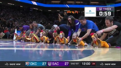 Hilarant, cette course de bébé. Regardez !!!