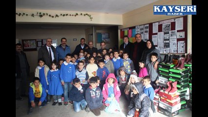 PINARBAŞI BELEDİYESİNDEN ÖĞRENCİLERE YENİ YIL HEDİYESİ