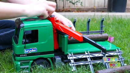 Truck with Crane to Load Logs - Kid Playing with the Truck-uHP9TjJX7