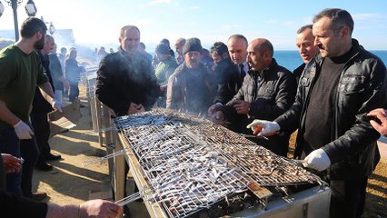 Üç ton hamsi bir saatte tükendi