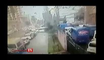 İzmir'de iki farklı açıdan patlama anı kamerada