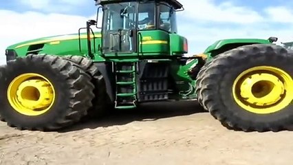 Tractor Videos for Children With Lots of Tractors for Kids Working on the Farm