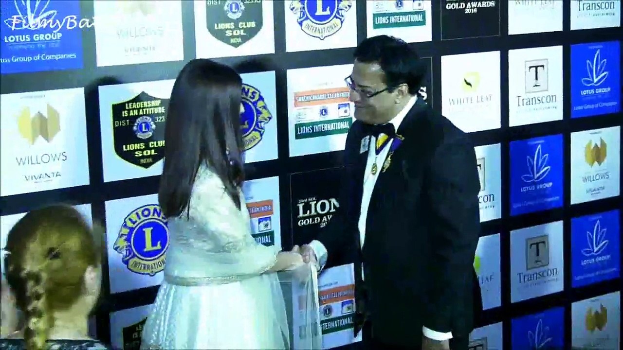 Aishwarya Rai Bachchan poses for media at Lions Gold Awards 2016