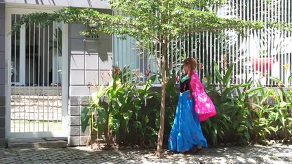 Frozen Elsa kiss Frozen Anna Spiderman Cry Gym Prank Elsa Married Alien Fun Superhero In Real Life