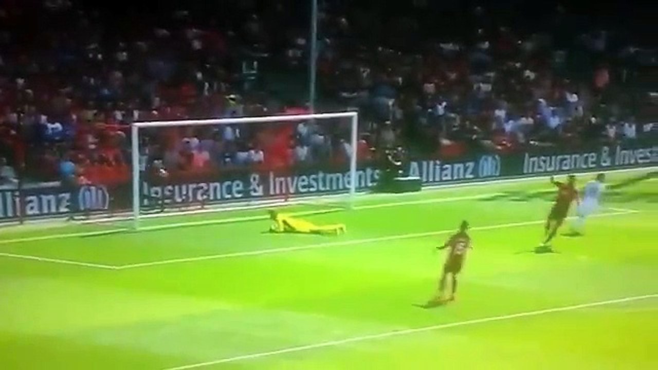 Zlatan Ibrahimovic is frustrating in link up says Michael Owen ☺