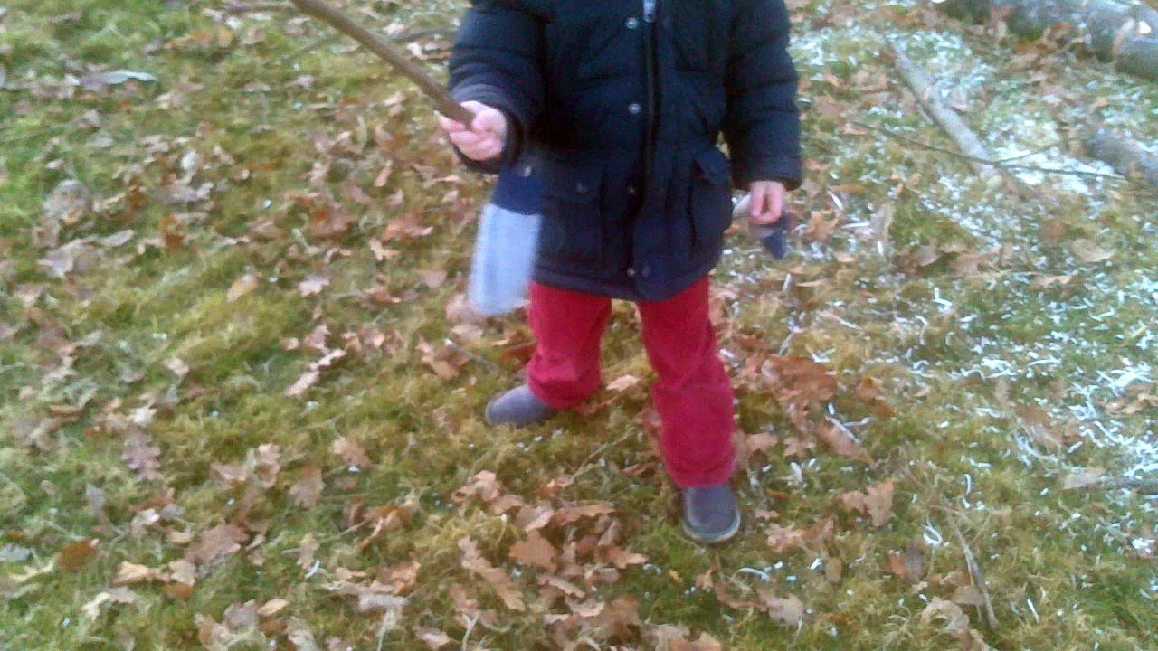 Elias le futur bûcheron !