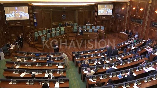 Shumë kritika për rritjen e pagave të deputetëve, “edhe ashtu të pamerituara”