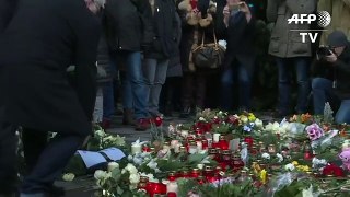 Steinmeier visits market attack site in Berlin
