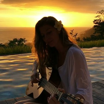 Gisele Bündchen se met à la chanson