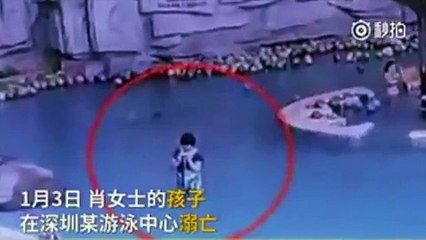 E frikshme/ Djali mbytet, nderkohe nena luan me telefonin