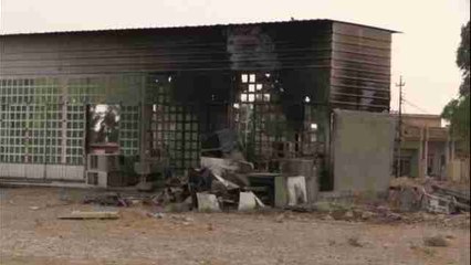 EI expulsa a residentes de Mosul y quema sus casas ante avance del ejército