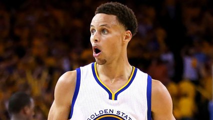 Steph Curry Can't Believe His Own Shot, Looks at His Hands After Switch Hand Reverse Layup