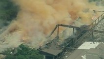 SP: Bombeiros tentam combater incêndio em fábrica de fertilizantes em Cubatão
