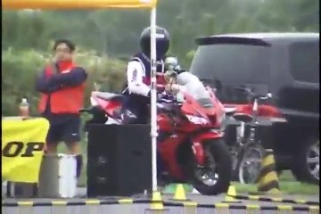 Unreal Motorcycle Control Skills - Funny Videos at Videobash