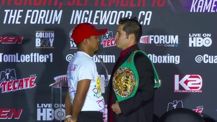 . @chocolatitobox and @CuadrasOficial face off and pose for photographs