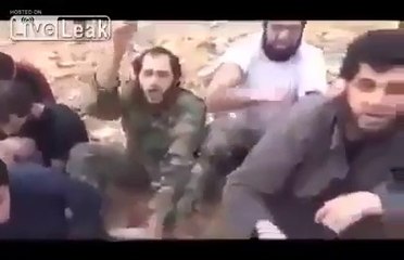 Korkudan Rus askerlere secde eden Işid liler,