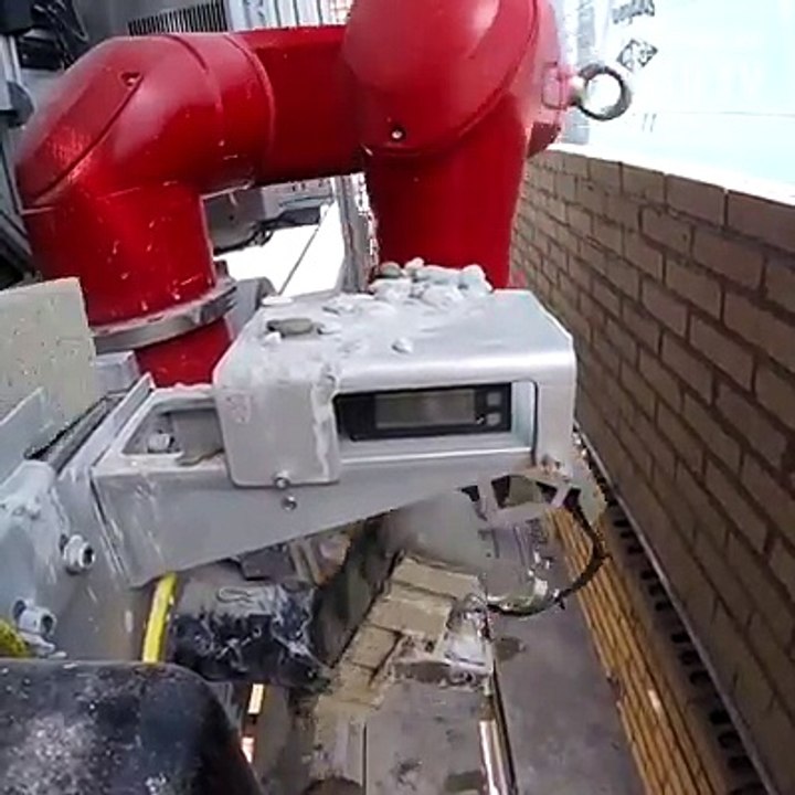 That's a machine building a house