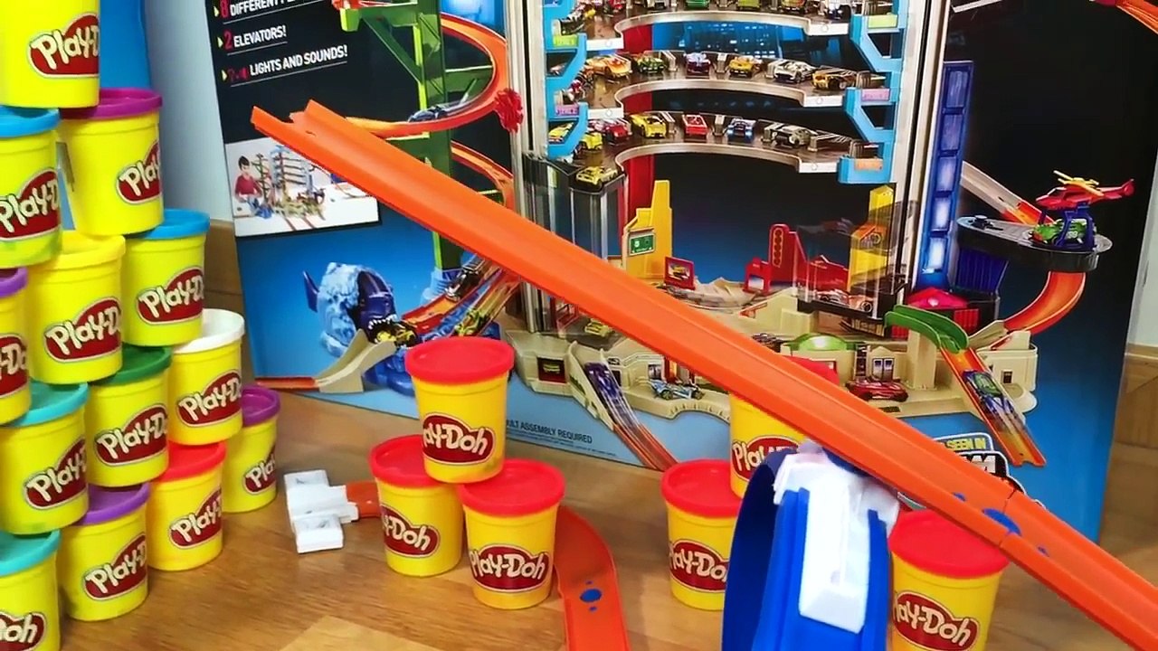 Hot Wheels Gift Pack Hot Wheels Car Crashes Play Doh Mountain of Colours Cars Videos