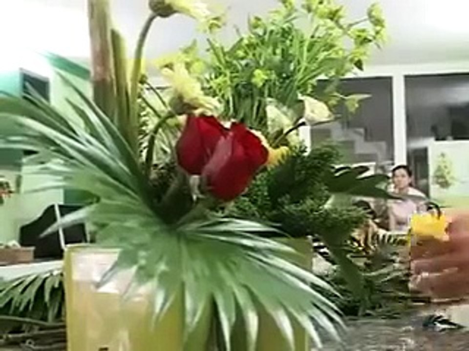 Cắm hoa hồng - Dạy cắm hoa đơn giản