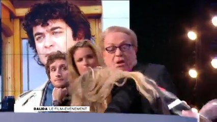 Sveva Alviti fait une crise d'épilepsie en direct à la télé