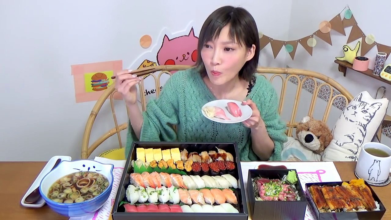 【MUKBANG】 The End Of The Year Luxury ! 50 Sushi, Broiled Eel Over Rice...etc, 7625kcal[CC Available]-Df_E2UMaCvs