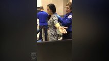 Oficial toca partes íntimas de una mujer por 'Seguridad'-hSSkAL2uBrY