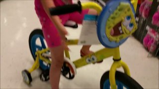 Spongebob vs Hello Kitty Bike Race at Toys R Us with Drifting-OTKNB