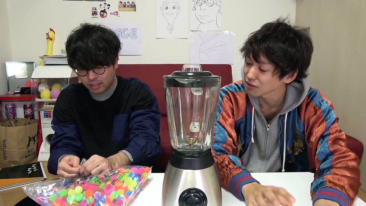 ミキサー vs スーパーボール100個-W3fGtjqLCc0