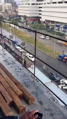 İzmir Adliye önündeki çatışma anı ! Terörist böyle vuruldu