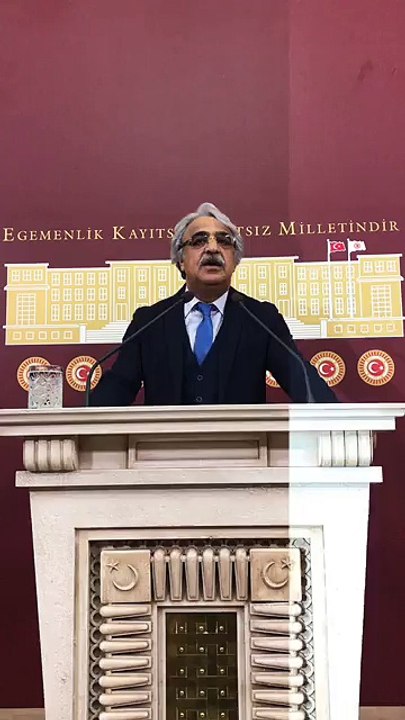 HDP Mardin milletvekili Mithat Sancar'ın Meclis'teki basın toplantısı.