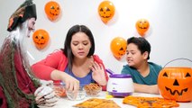 DIY Halloween Recipes - Halloween Cookies & Oreo cookies challenge! Halloween snacks for kids-9Jq6K