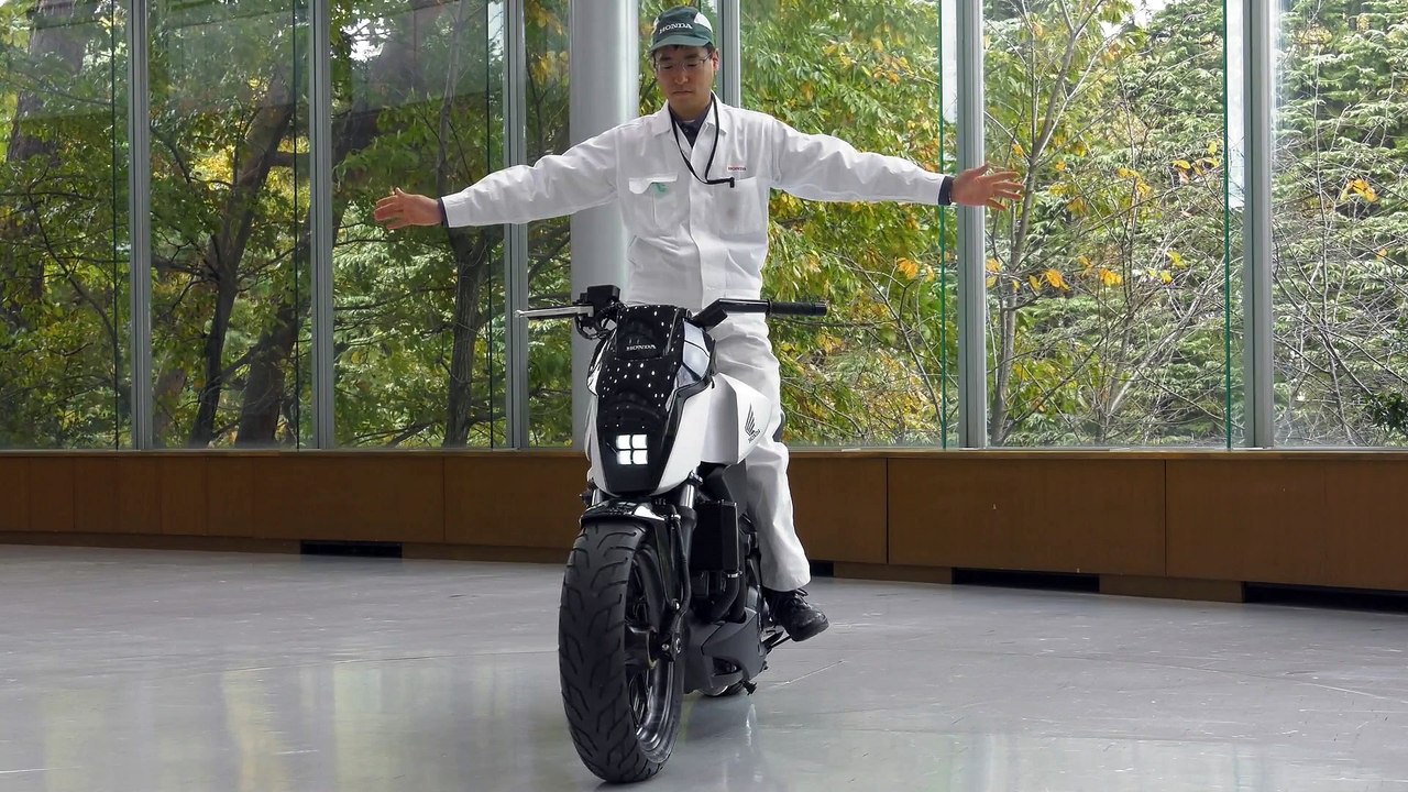 Honda dévoile une moto capable de s’auto-équilibrer