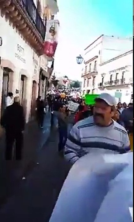 el pueblo exije la renuncia del presidente de mexico peña nieto