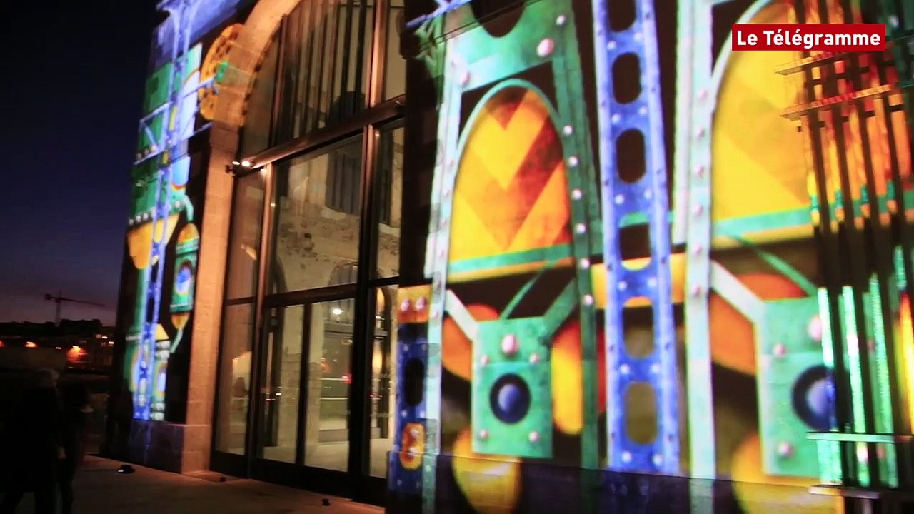 Brest. Vers les Capucins illuminés en téléphérique