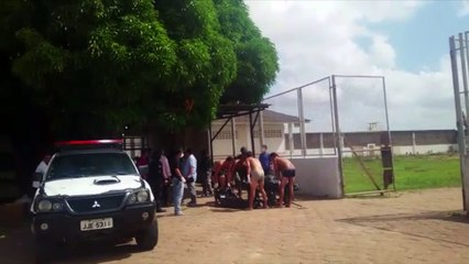 Exclusif-Brésil: les corps de détenus tués évacués d'une prison