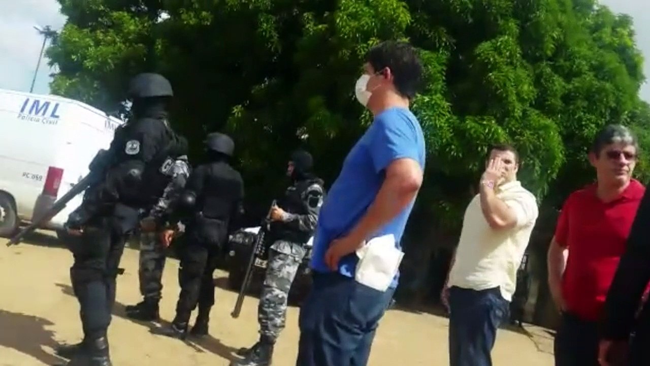 EXCLUSIVA: Reos sacan cuerpos de cárcel de Bras...