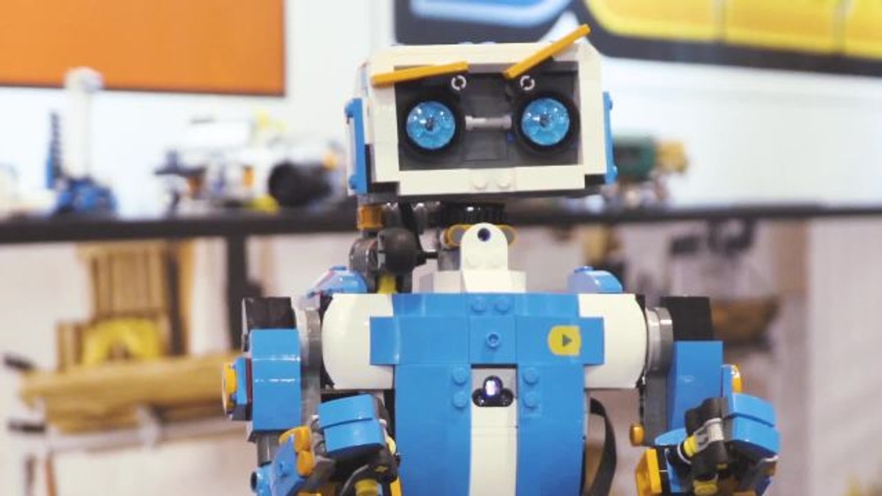 Lego’s Boost Kit Turns Your Bricks Into Robots. Robots!
