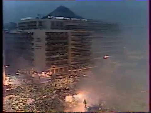 Λαος ακατεργαστος 31χρ πριν!!!...μια πλαστικη ανεμισες σημαια πιστεψες σε εναν αγνωστο θεο κρεμμασες το μυαλο σε μια κεραια.... κ