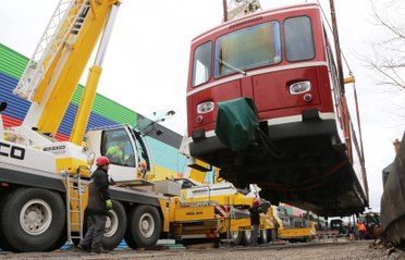 Cité du train de Mulhouse: une motrice de 17 tonnes...