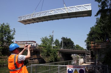 Mulhouse : une passerelle en alu de 18 metres au-dessus du...
