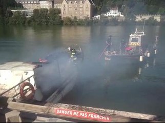 Incendie d'un bateau sur la Saône